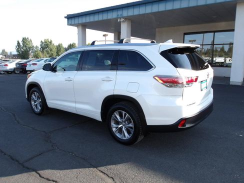 Used 2015 Toyota Highlander XLE AWD/4WD image 3