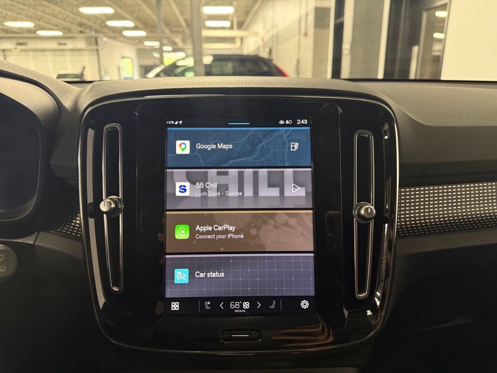Used 2021 Volvo XC40 P8 Recharge w/ Climate Package AWD/4WD image 12