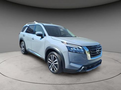 Certified 2025 Nissan Pathfinder Platinum w/ Cargo Package AWD/4WD image 5