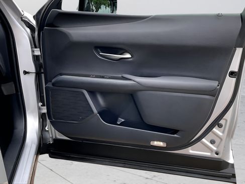 Used 2019 Lexus UX 200 w/ Premium Package FWD image 25