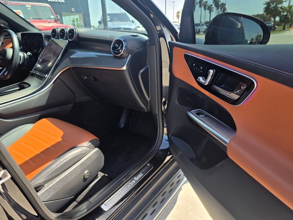 Used 2024 Mercedes-Benz GLC 300 4MATIC image 19