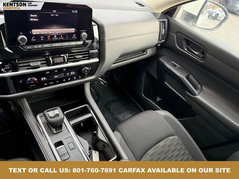 Used 2025 Nissan Pathfinder SV image 25