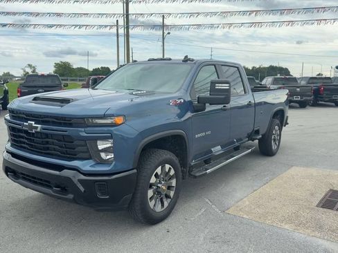 Used 2024 Chevrolet Silverado 2500 Custom w/ Custom Value Package AWD/4WD image 2