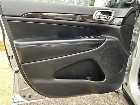 Used 2013 Jeep Grand Cherokee Laredo w/ Laredo E Group image 31