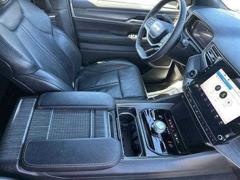 Certified 2024 Jeep Wagoneer Series III AWD/4WD image 13