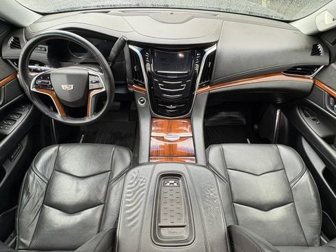 Used 2017 Cadillac Escalade ESV Luxury AWD/4WD image 22