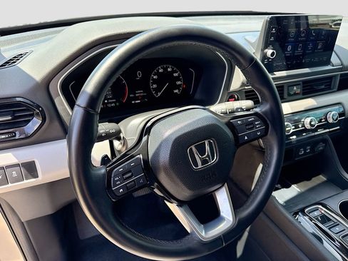 Used 2023 Honda Pilot Touring image 11