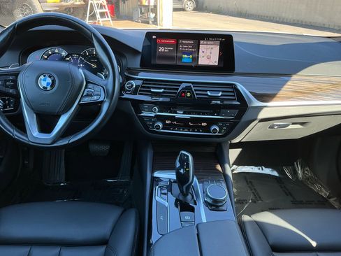 Used 2019 BMW 530i w/ Convenience Package image 16