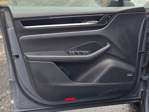 Used 2025 Porsche Macan Electric image 17