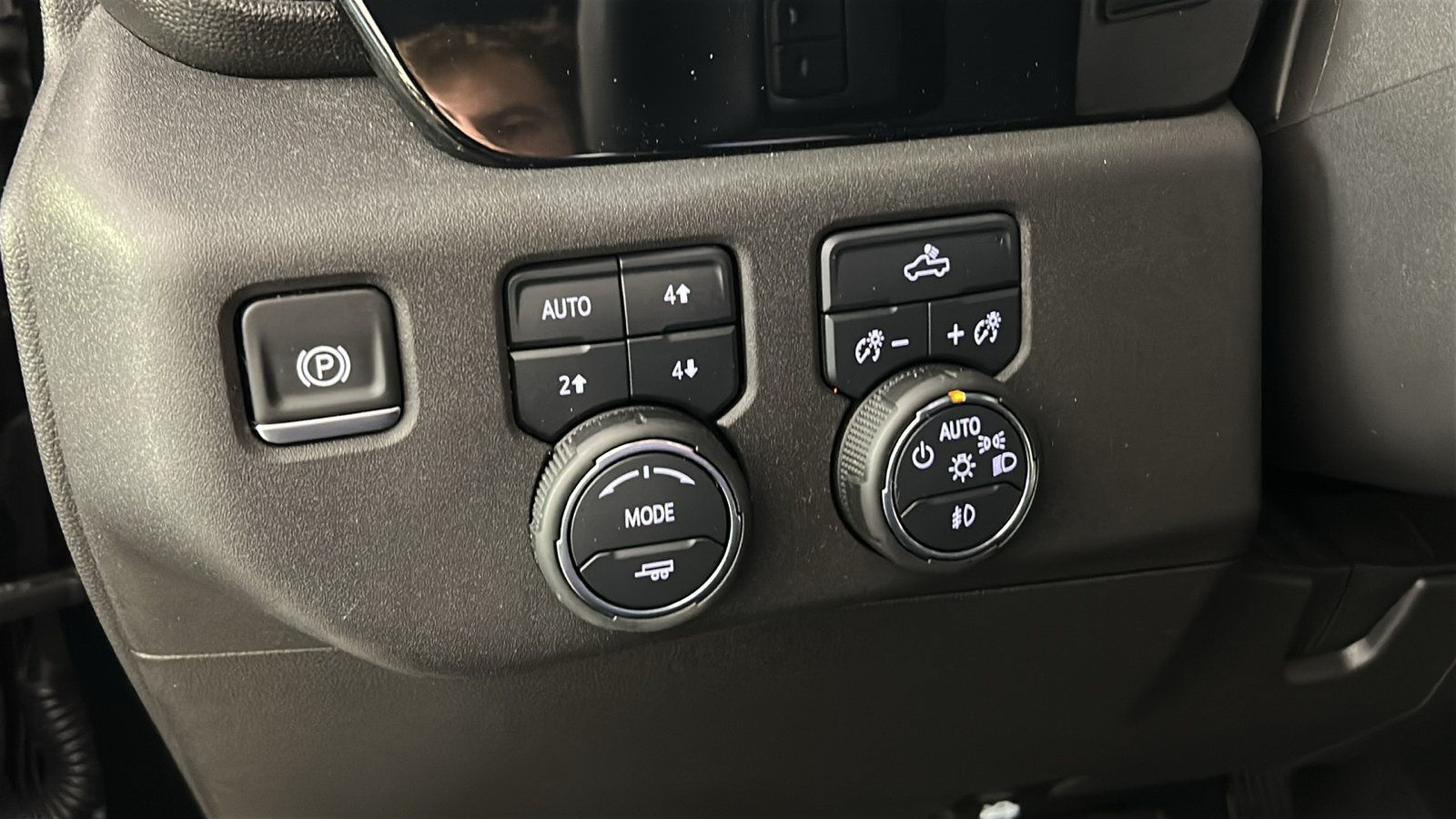 Used 2025 Chevrolet Silverado 1500 LT Trail Boss w/ Convenience Package II AWD/4WD image 23
