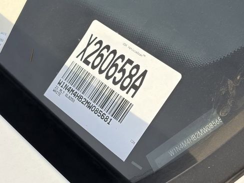 Used 2021 Mercedes-Benz GLB 250 4MATIC w/ Premium Package image 10