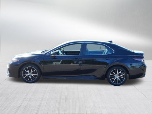 Used 2023 Toyota Camry SE FWD image 4