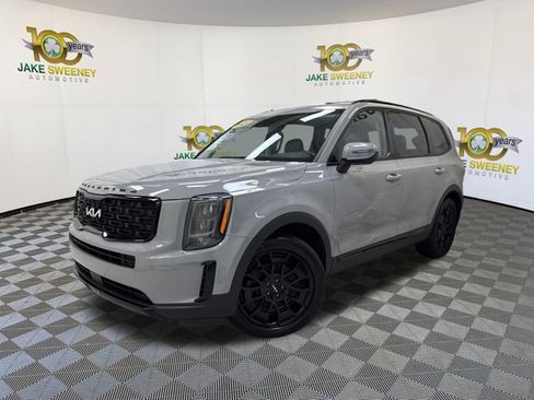 Used 2022 Kia Telluride EX w/ EX Premium Package image 4
