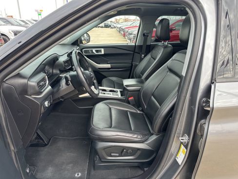 Used 2022 Ford Explorer XLT w/ Equipment Group 202A image 13