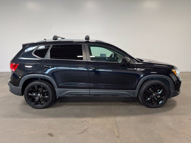 Used 2022 Volkswagen Taos SE FWD image 2
