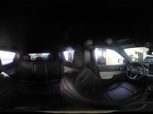 Used 2025 Jeep Compass Limited image 42