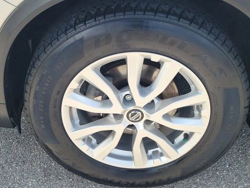 Certified 2020 Nissan Rogue SV FWD image 8