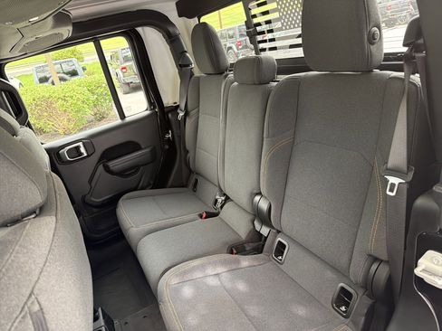 Used 2024 Jeep Gladiator Sport AWD/4WD image 13