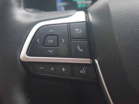 Used 2025 Toyota Highlander Limited AWD/4WD image 10