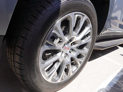 Certified 2025 GMC Yukon Denali AWD/4WD image 7