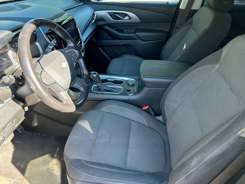 Used 2020 Chevrolet Traverse LT FWD image 11