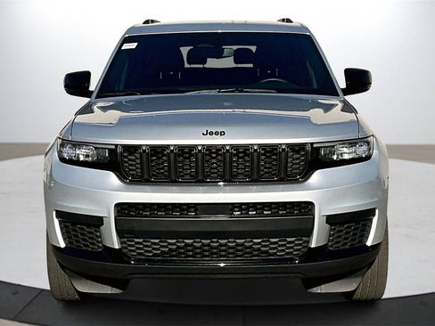 Used 2023 Jeep Grand Cherokee L Laredo image 3