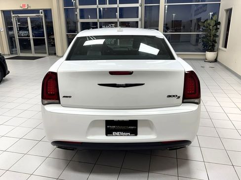Used 2017 Chrysler 300 S image 7