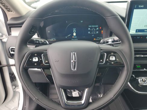 New 2026 Lincoln Corsair Premiere image 16