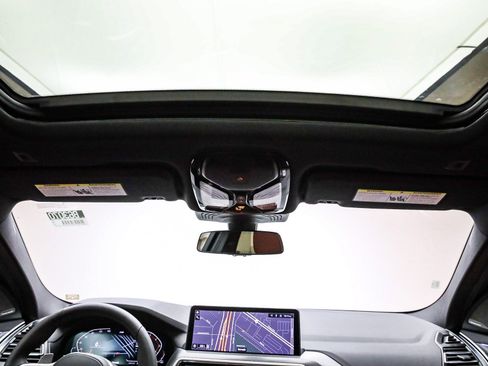 Used 2025 BMW X4 xDrive30i w/ Premium Package image 16