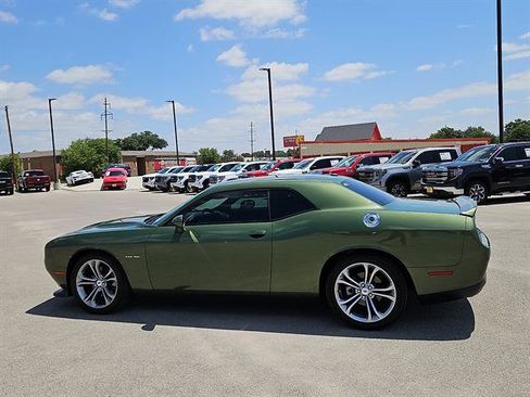 Used 2022 Dodge Challenger R/T RWD image 2