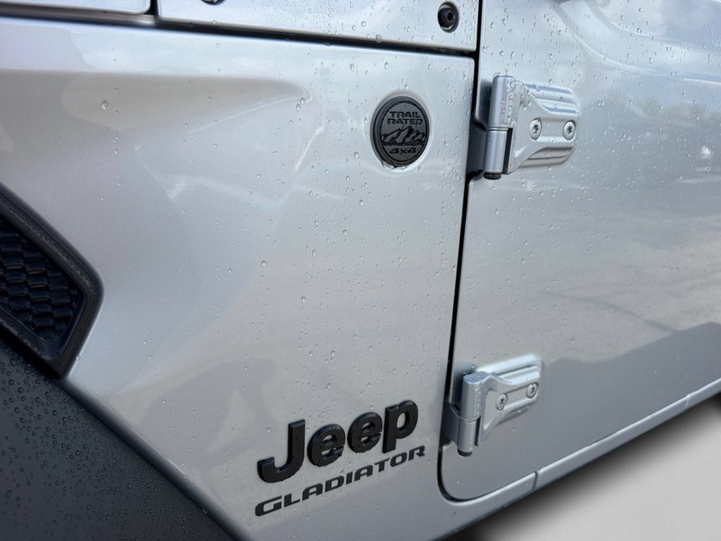 Used 2022 Jeep Gladiator Sport AWD/4WD image 32