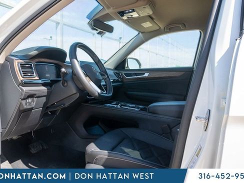 Used 2025 Volkswagen Atlas SE AWD/4WD image 3