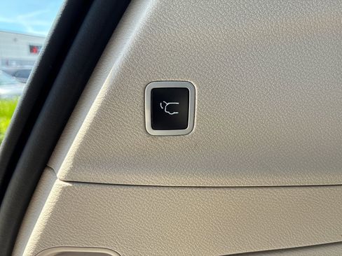 Used 2017 Chrysler Pacifica Touring FWD image 19