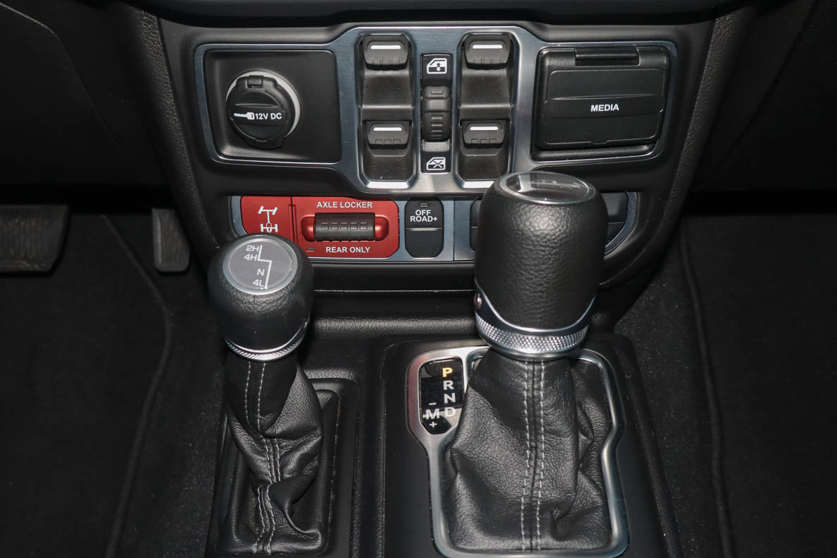 Used 2026 Jeep Gladiator Mojave AWD/4WD image 10