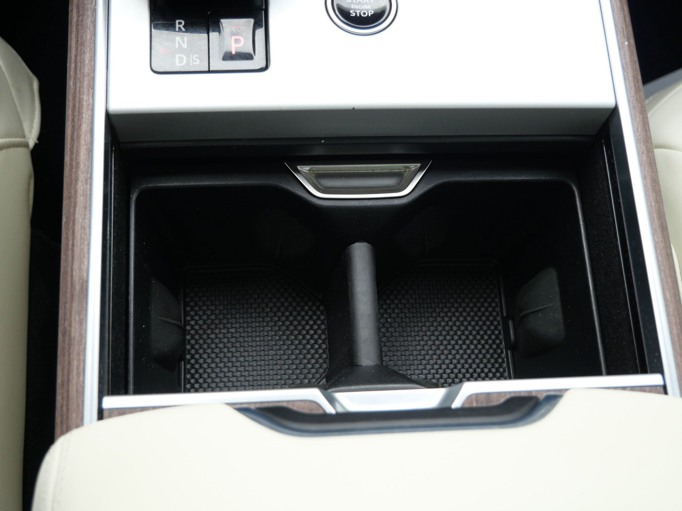 Certified 2025 Land Rover Range Rover SE AWD/4WD image 19