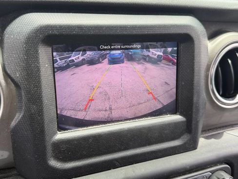 Used 2018 Jeep Wrangler Unlimited Sahara w/ Cold Weather Group AWD/4WD image 19