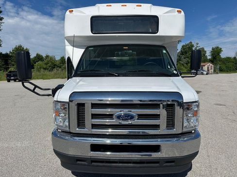 Used 2025 Ford E-450 and Econoline 450 Super Duty w/ Shuttle Bus Prep Package RWD image 9