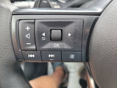 Used 2023 Nissan Rogue S AWD/4WD image 19