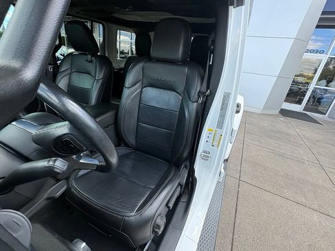 Used 2018 Jeep Wrangler Unlimited Sahara AWD/4WD image 12