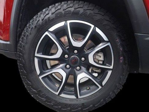 Used 2025 Jeep Compass Trailhawk AWD/4WD image 3