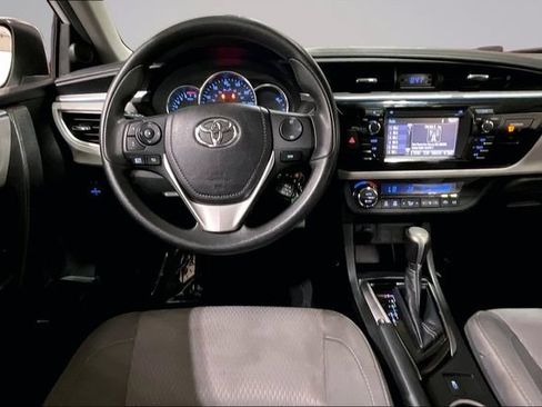 Used 2015 Toyota Corolla LE FWD image 5