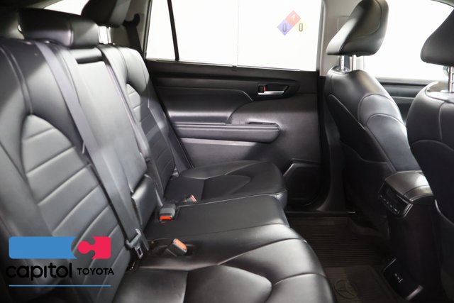Used 2024 Toyota Highlander XLE AWD/4WD image 29