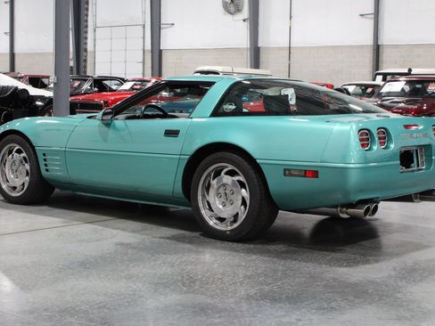 Used 1991 Chevrolet Corvette Coupe RWD image 31