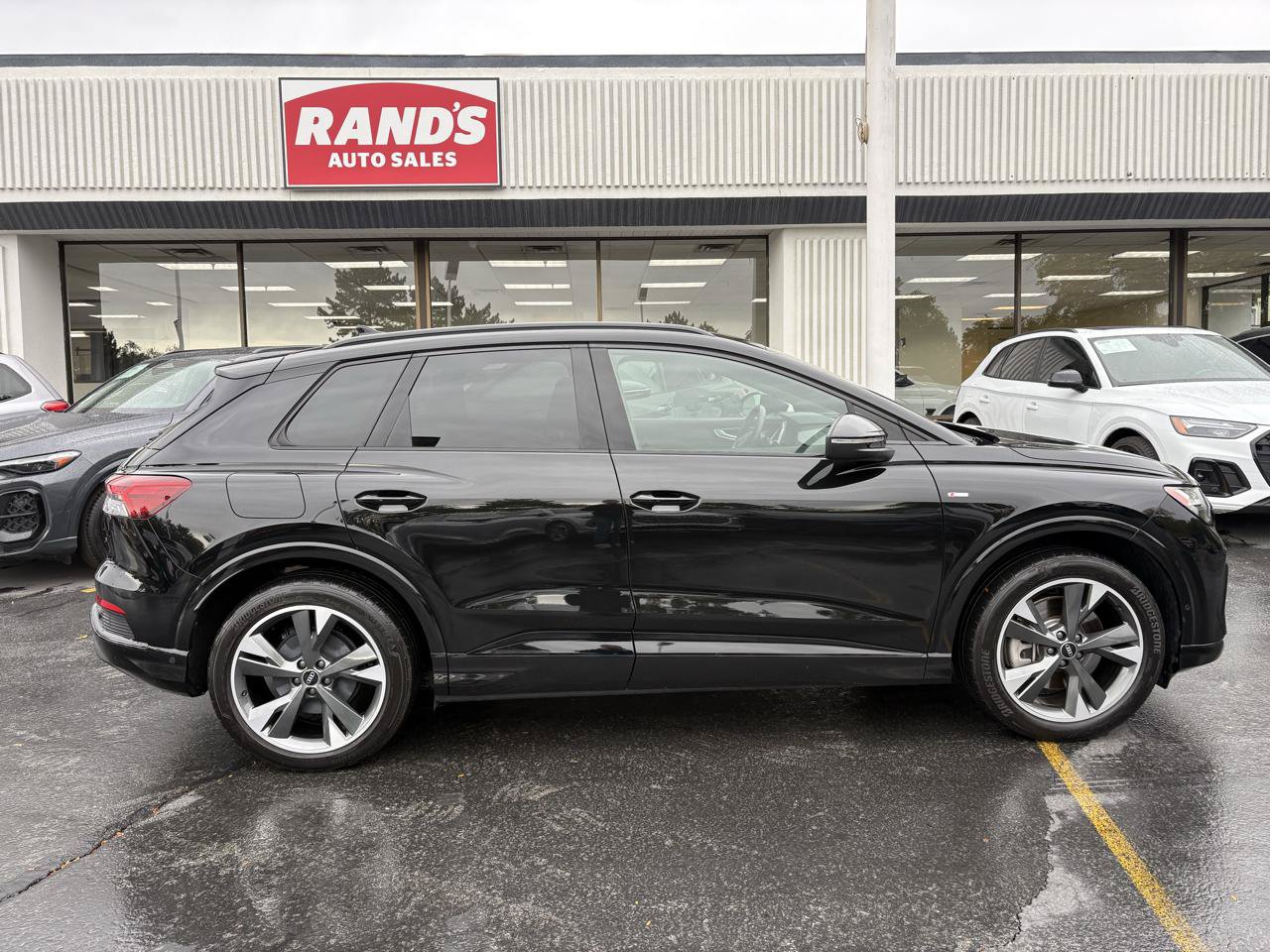 Used 2024 Audi Q4 e-tron Premium Plus w/ Premium Plus AWD/4WD image 2