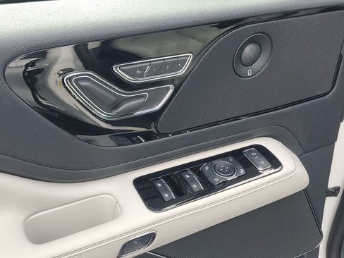 New 2026 Lincoln Aviator Reserve image 9