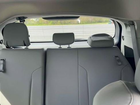 Used 2021 Toyota Sienna XLE FWD image 28