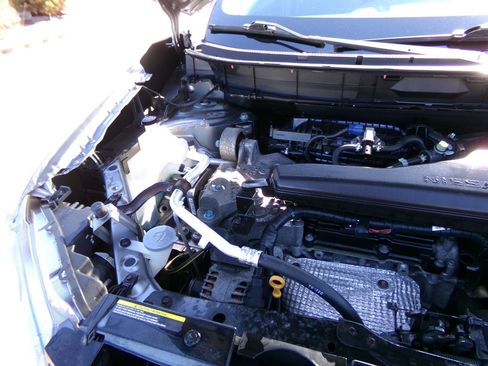 Used 2015 Nissan Rogue S image 28