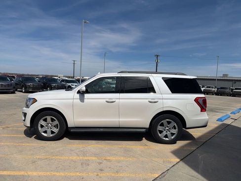 Used 2019 Ford Expedition XLT w/ Equipment Group 202A image 4