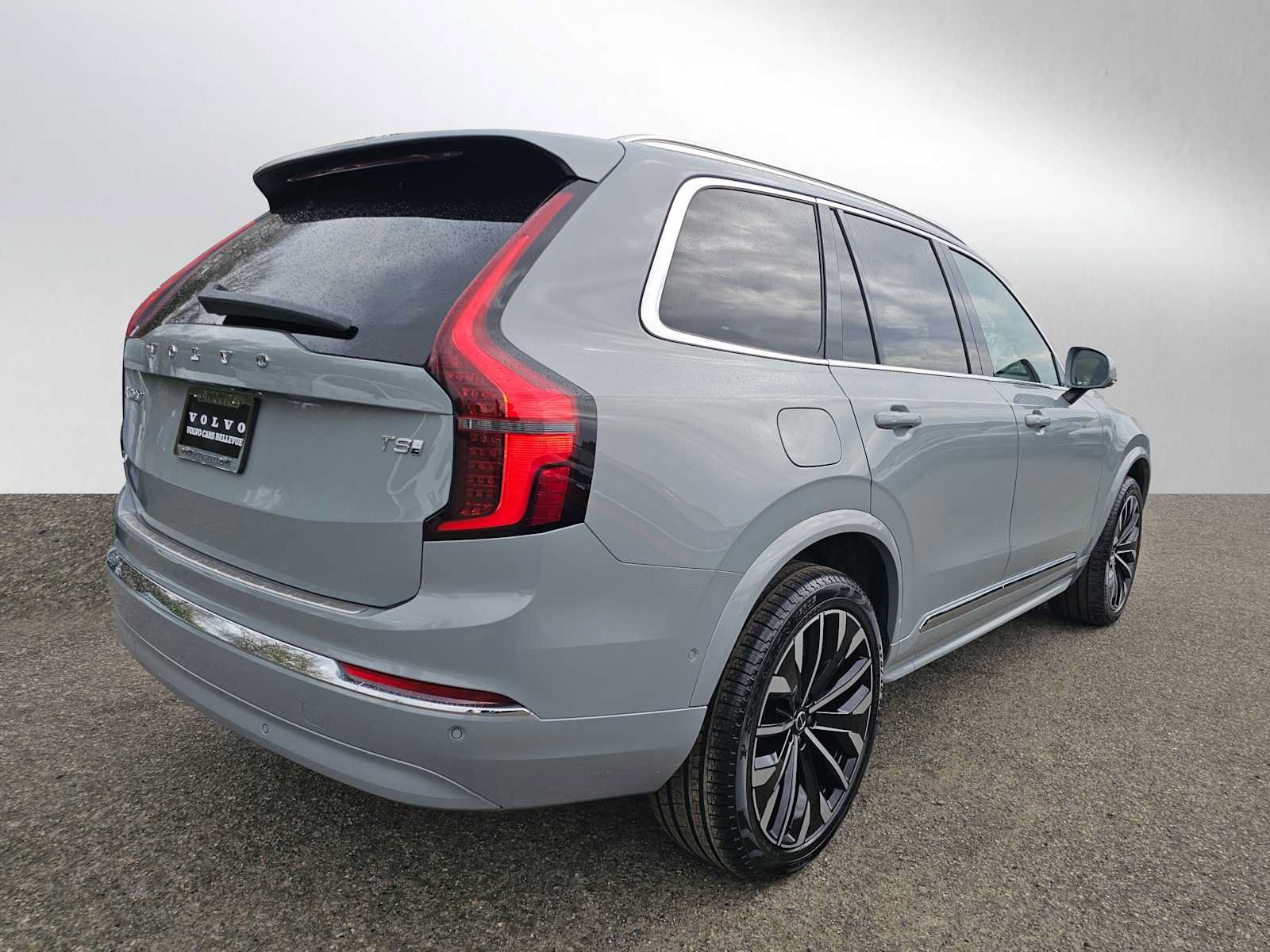 New 2026 Volvo XC90 T8 Plus w/ Protection Package AWD/4WD image 3