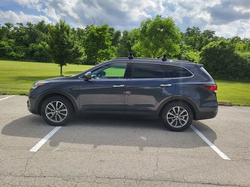 Used 2017 Hyundai Santa Fe SE FWD image 3